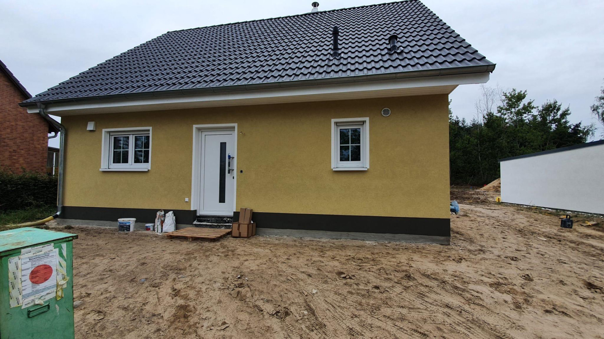 Fassade Bungalow, fertiggestellt – Fassadenservice durch Neys Baudienstleistungen
